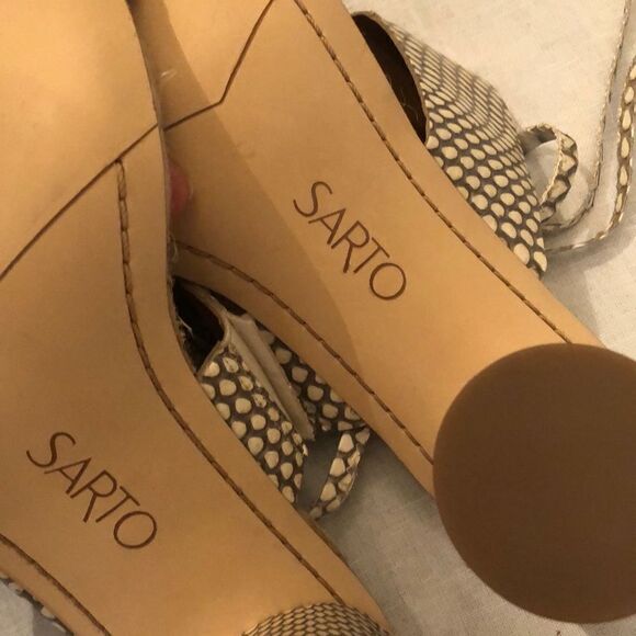 Franco Sarto Leather, chunky Barrel heel lace up sandal, size 8.5.  - Picture 7 of 10